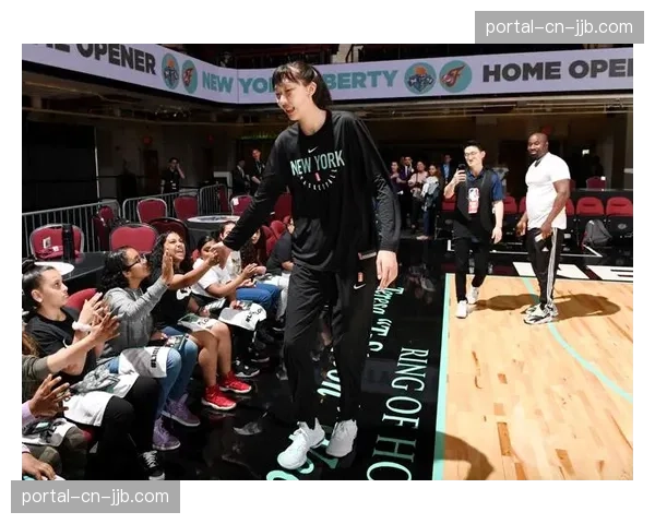 “印第安纳狂热队主场Gainbridge Fieldhouse将增设专属女篮荣誉陈列区”